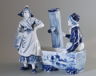 Rauenstein Thüringen, Meeting at water pump, Antique German Figurine Handpainted in Delft Blue Decor