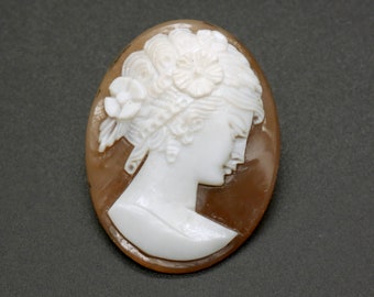 Antique Sardonyx Shell Cameo: 1900s Italian Carved Woman Portrait (H3.5cm)