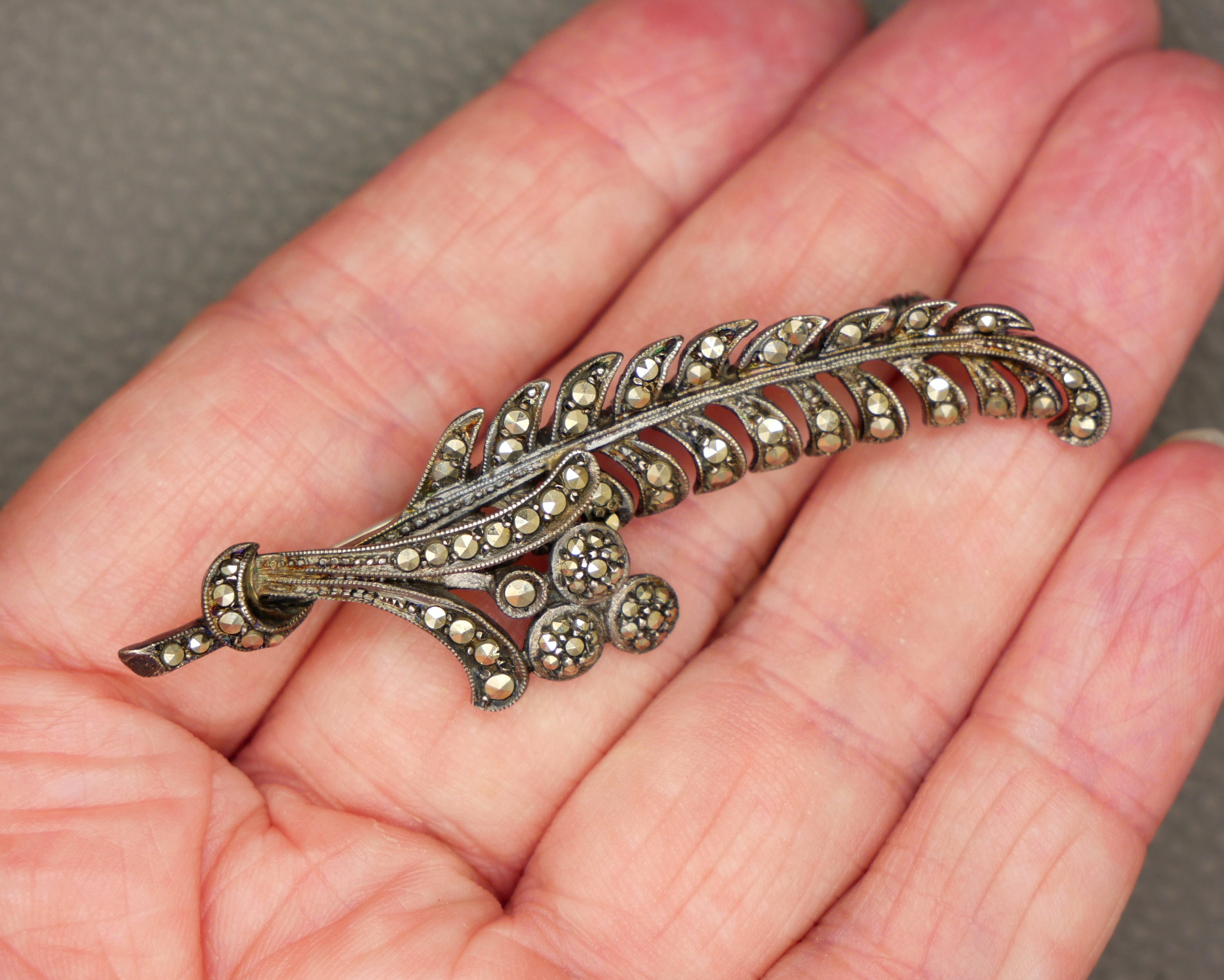 Broche Art Déco En Argent Massif Et Marcassite - Bijou Ancien - Occasion (Collection)