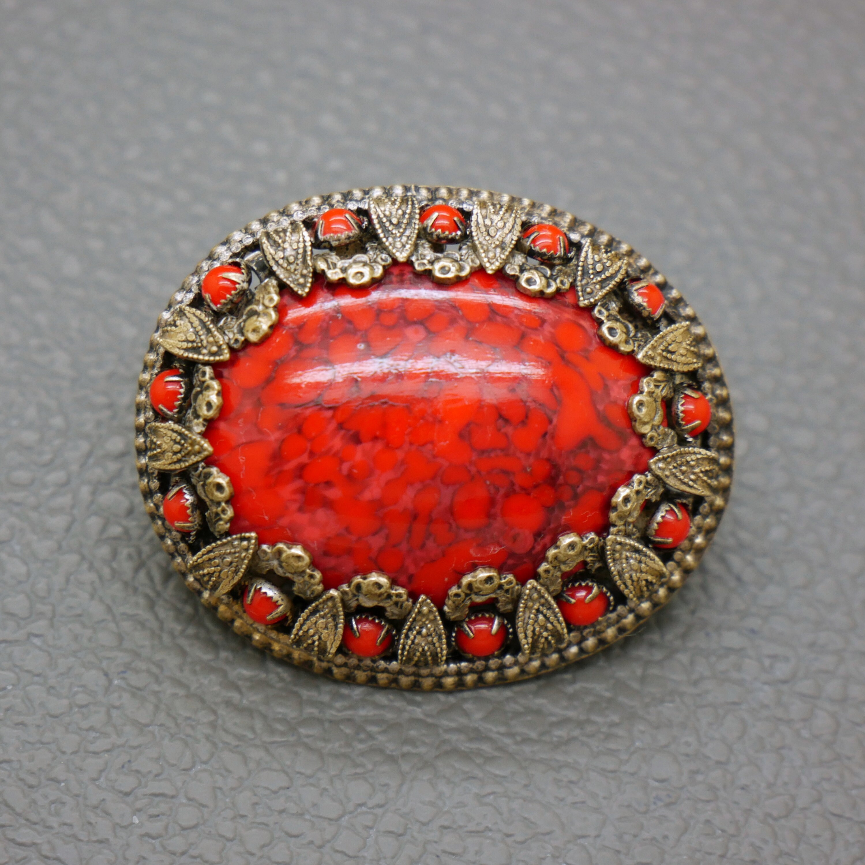 大人気新品  Vintage Red Etsy - Brooch Glass アクセサリー
