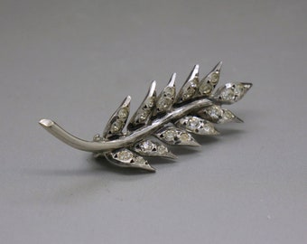 Small Leaf Pin, Diamond Cut Crystal & 835 Silver Brooch, Rhinestone Simili, Mid Century Vintage Jewelry