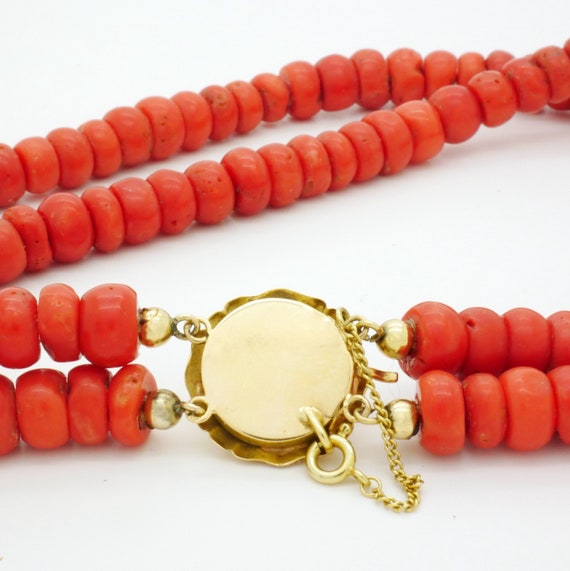 Hallmarks: 585, XXX. Red coral Ø approx. 5 mm. L: 37 cm.… | Drouot.com