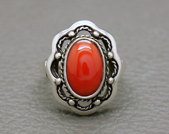 Anel vintage em coral vermelho e prata 835, coral genuíno do Mediterrâneo, joia de estilo vitoriano com herança holandesa.