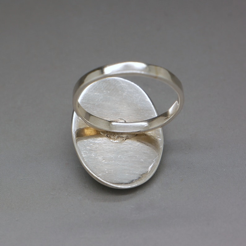 Mother of Pearl /& Sterling Silver Ring Size 7.25 Opalescent White Gemstone Ring Artisan Handcrafted Vintage Jewelry