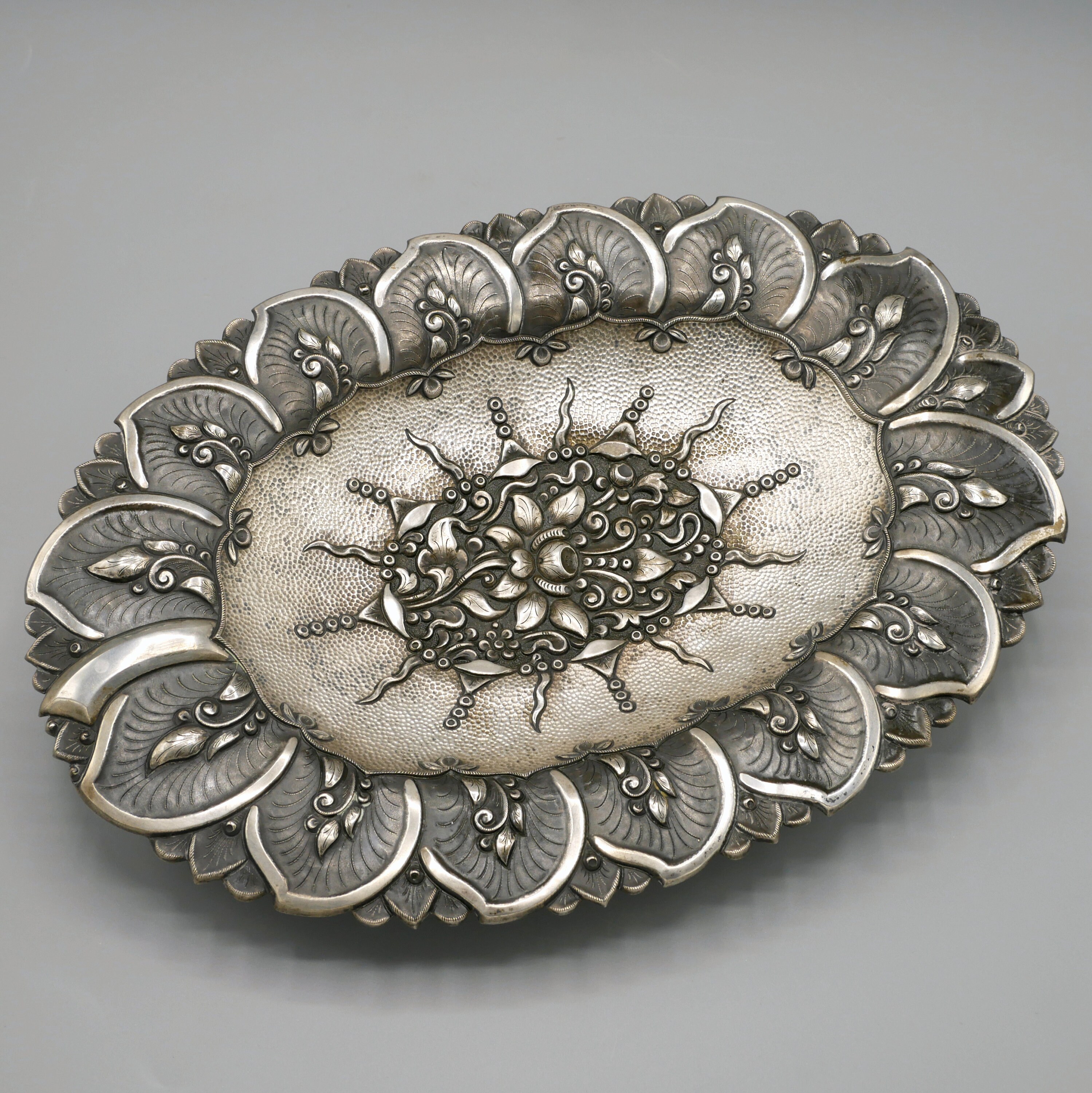 1930年代イタリア製の銀製奉納プレート脚の形1点アンティーク