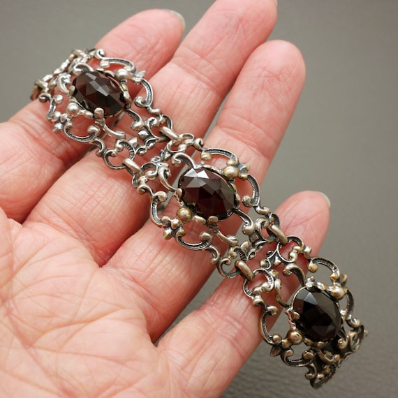 Victorian Cabochon Garnet Bracelet — Isadoras Antique Jewelry