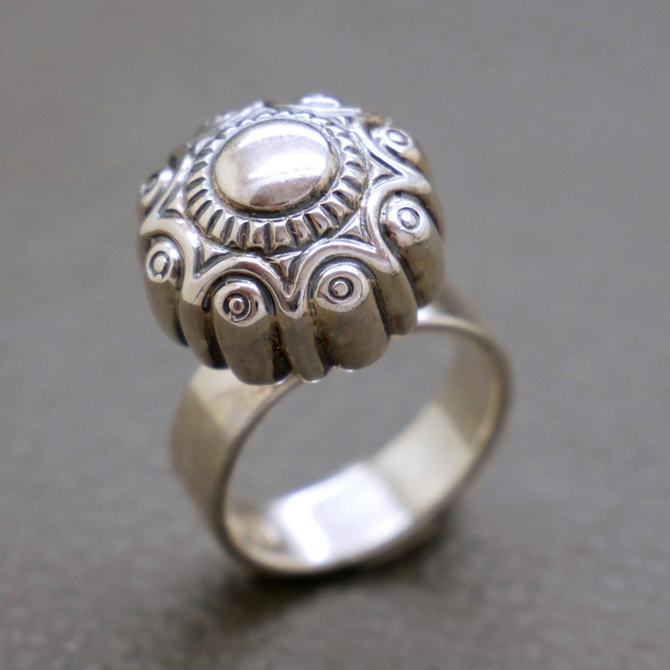 カレワラコル　Kalevala Koru 北欧　リング 指輪　アクセサリー Kalevala ring - Etsy 日本