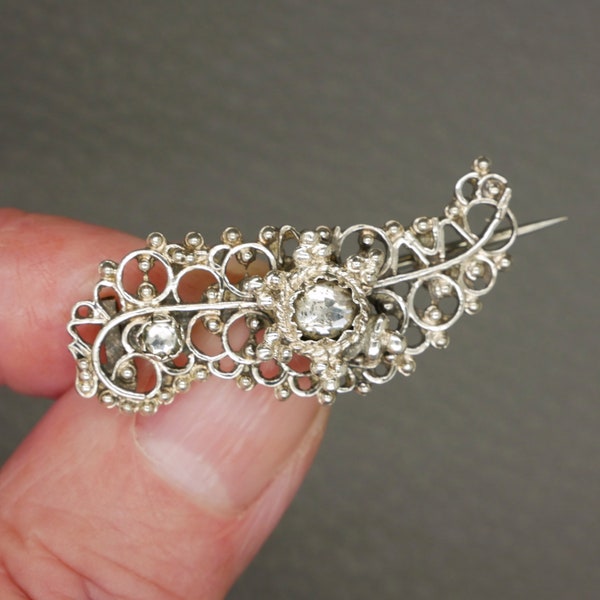 Spilla d'argento antica, spilla d'imitazione di diamante a taglio vecchio in cristallo Simili, gioielli del patrimonio olandese del periodo vittoriano del 1800
