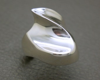 Vintage Sterling Silver Ring Size 8.5 Curvy Modernist Organic Design Artisan Handcrafted Jewelry, KW4