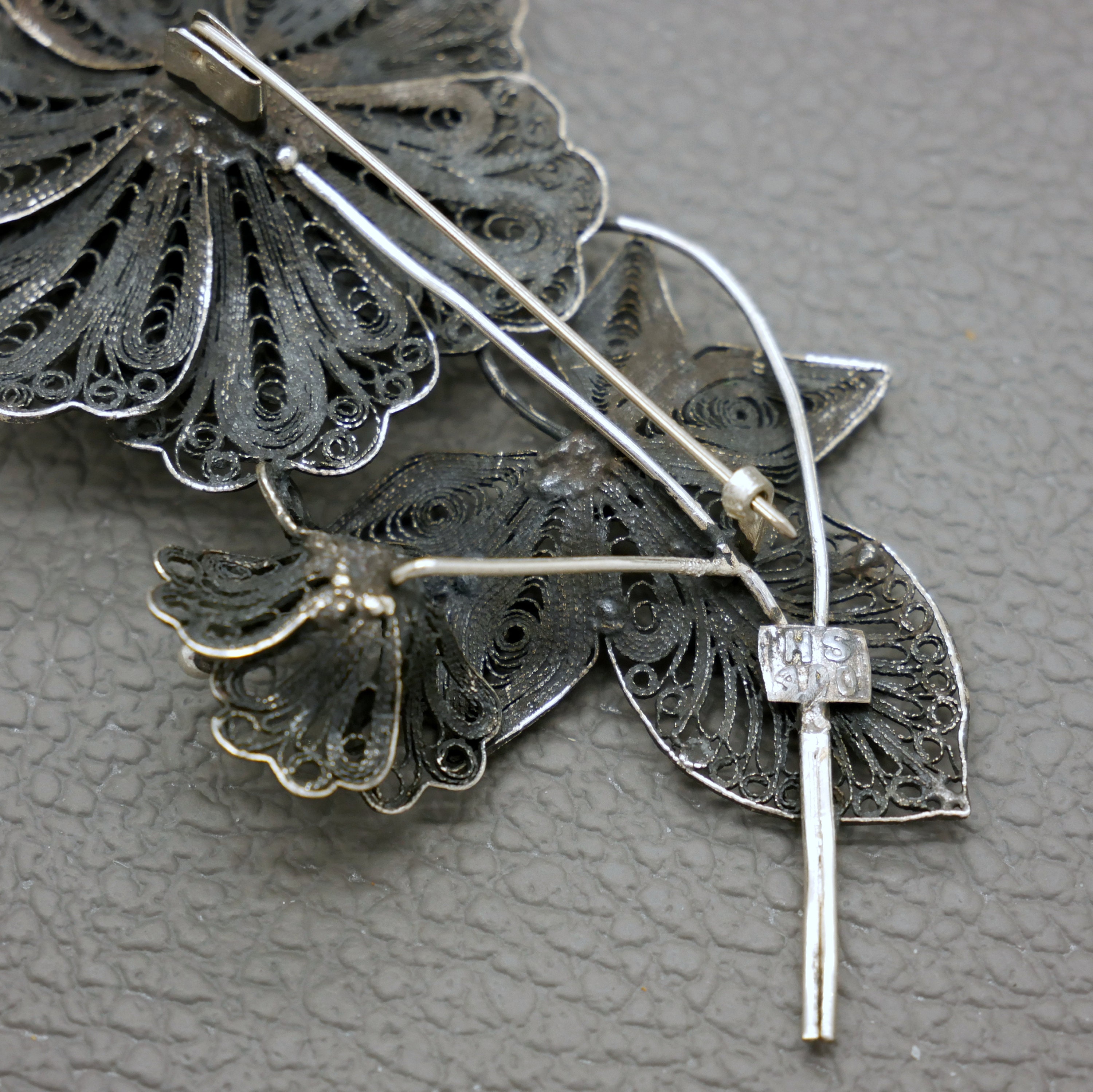 おすすめネット Vintage 800 1950's Pin, Flower Black Brooch, Filigree Silver アクセサリー