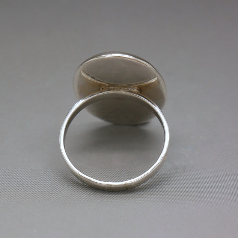 Mother of Pearl /& Sterling Silver Ring Size 7.25 Opalescent White Gemstone Ring Artisan Handcrafted Vintage Jewelry