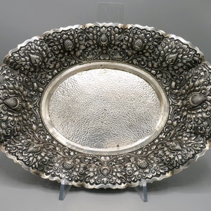Grande tigela Yogya antiga de prata 800: decoração com flor de lótus, utensílios de mesa javaneses Yogyakarta, 539 gramas