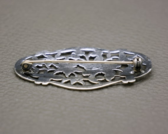 Vintage Sterling Silver Brooch With Etched Flower Ornament Vintage Sterling Silver Brooch With Etched Flower Ornament