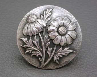 Antique 835 Silver Brooch with Embossed Daisy Flowers and Hammered Finish - Arts & Crafts Jewelry from the 1930s