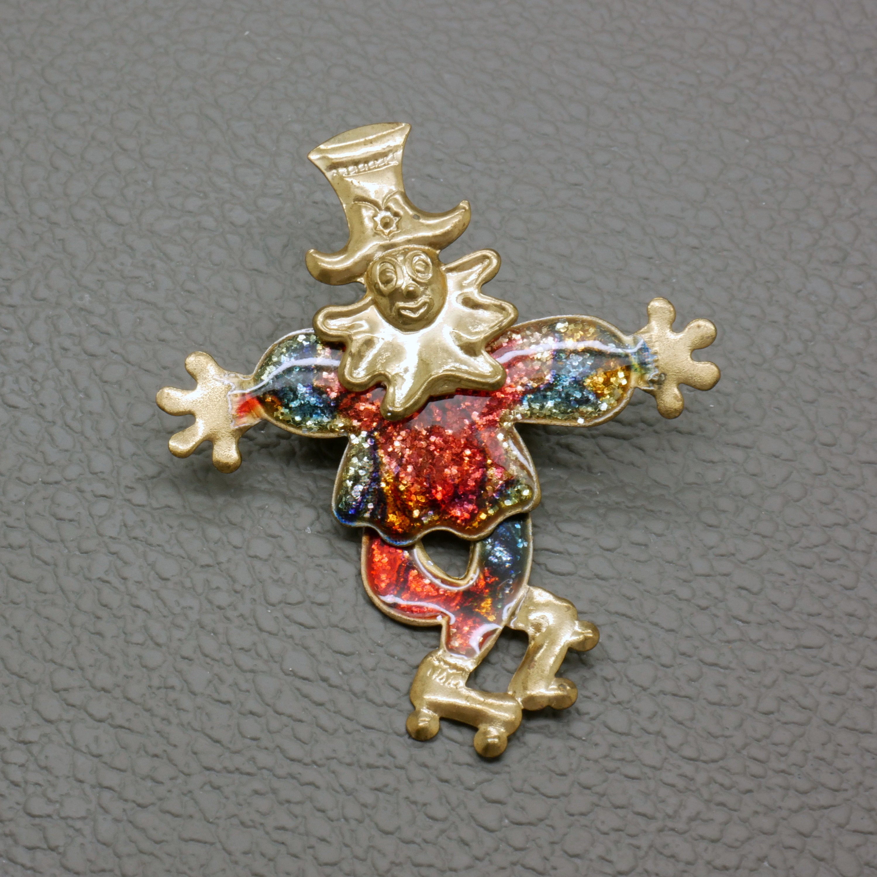 Broche Vintage Clown Jongleur - Métal Doré Teinté Rouge Vert Bleu - Occasion