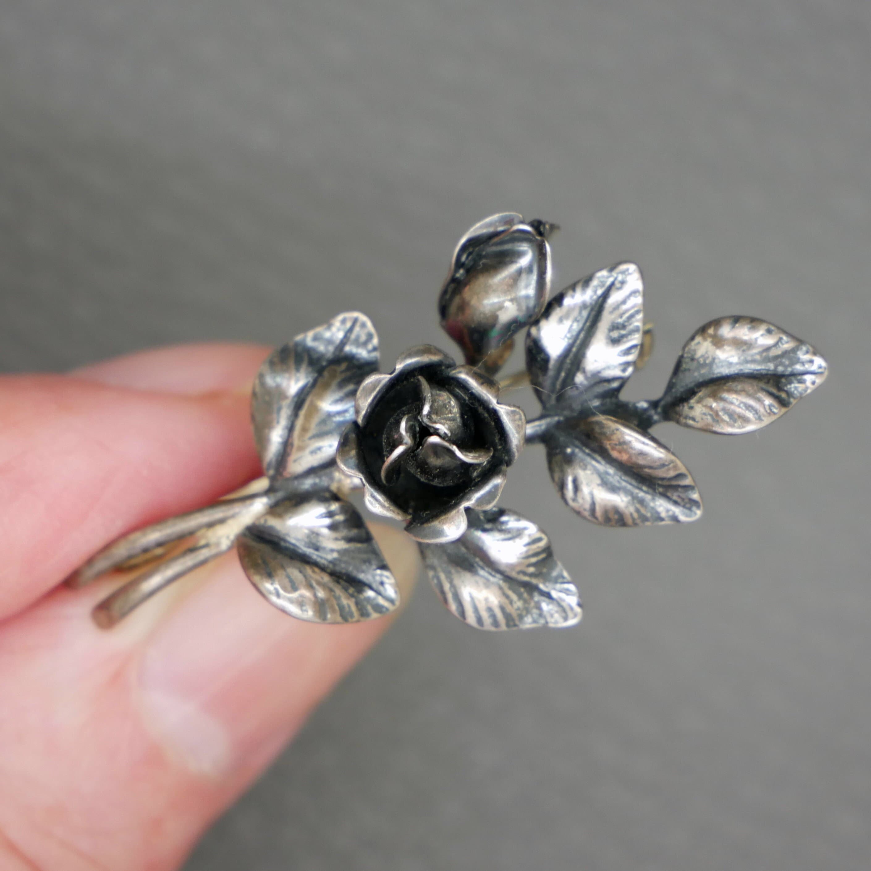 925 Sterling Silver Vintage Symmetalic Floral Cutout Design