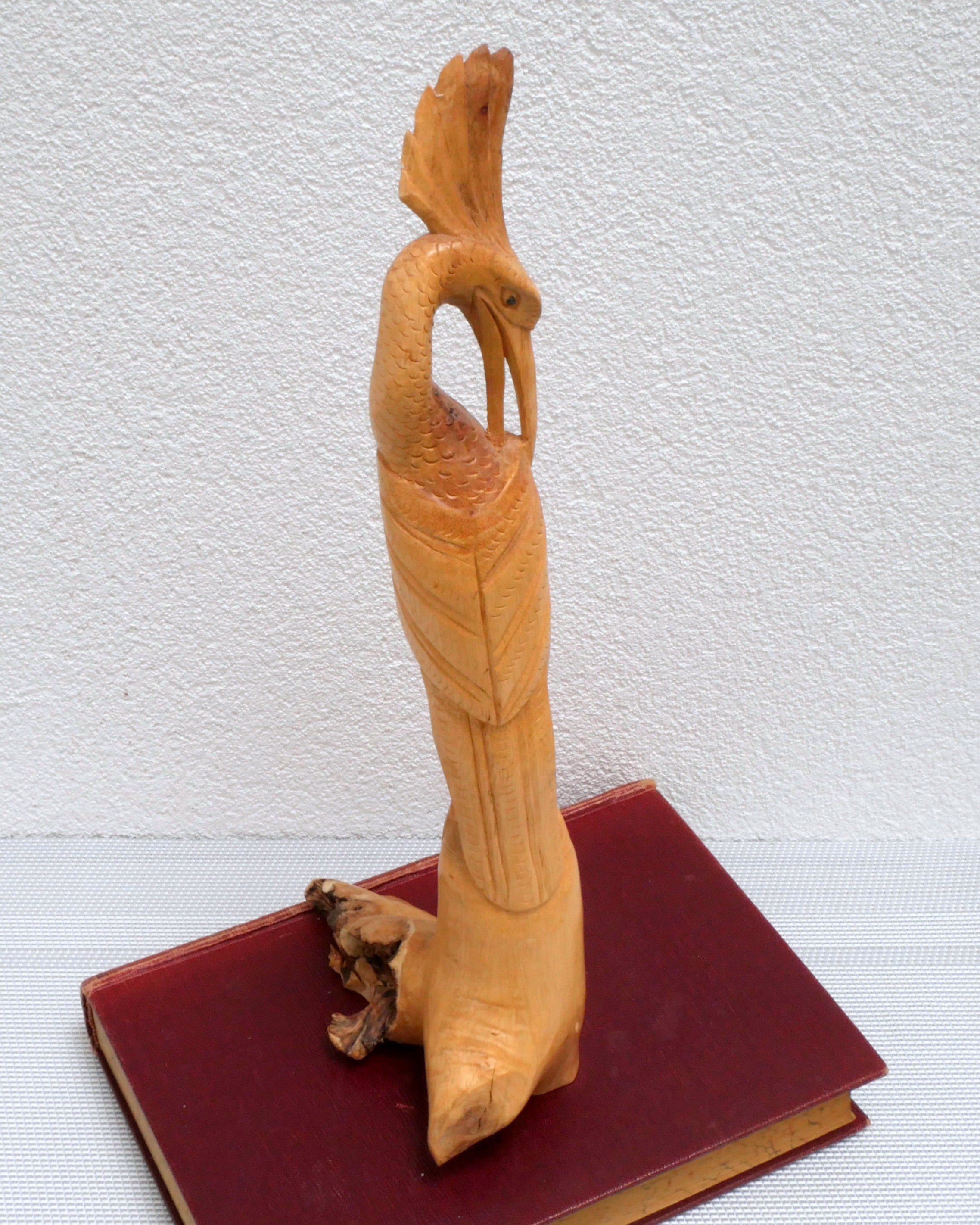 バリ島のアンティークなサギの木彫り：1930年代のインドネシアの