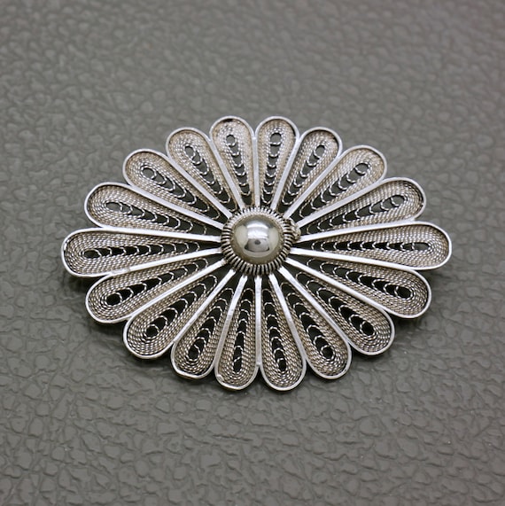 Une broche en filigrane Fleurie Art Nouveau des années 1920