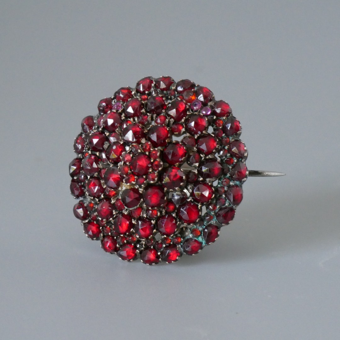 ボヘミアンガーネットブローチ アンティーク ボヘミアン ガーネット ブローチ、大きな段付きレッド