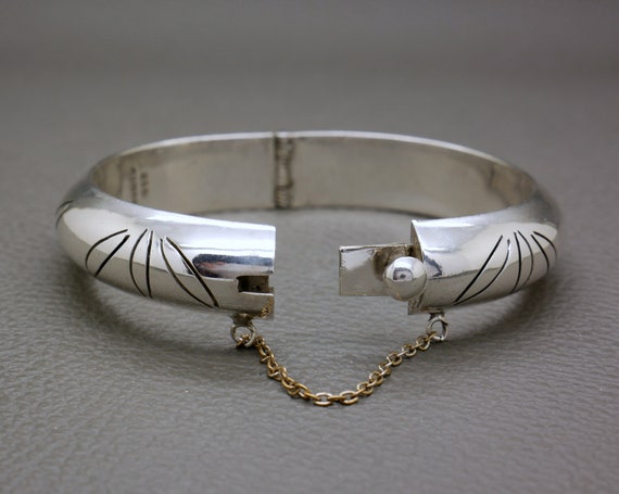 Vintage Sterling Silver Hinged Bangle Bracelet wi… - image 10