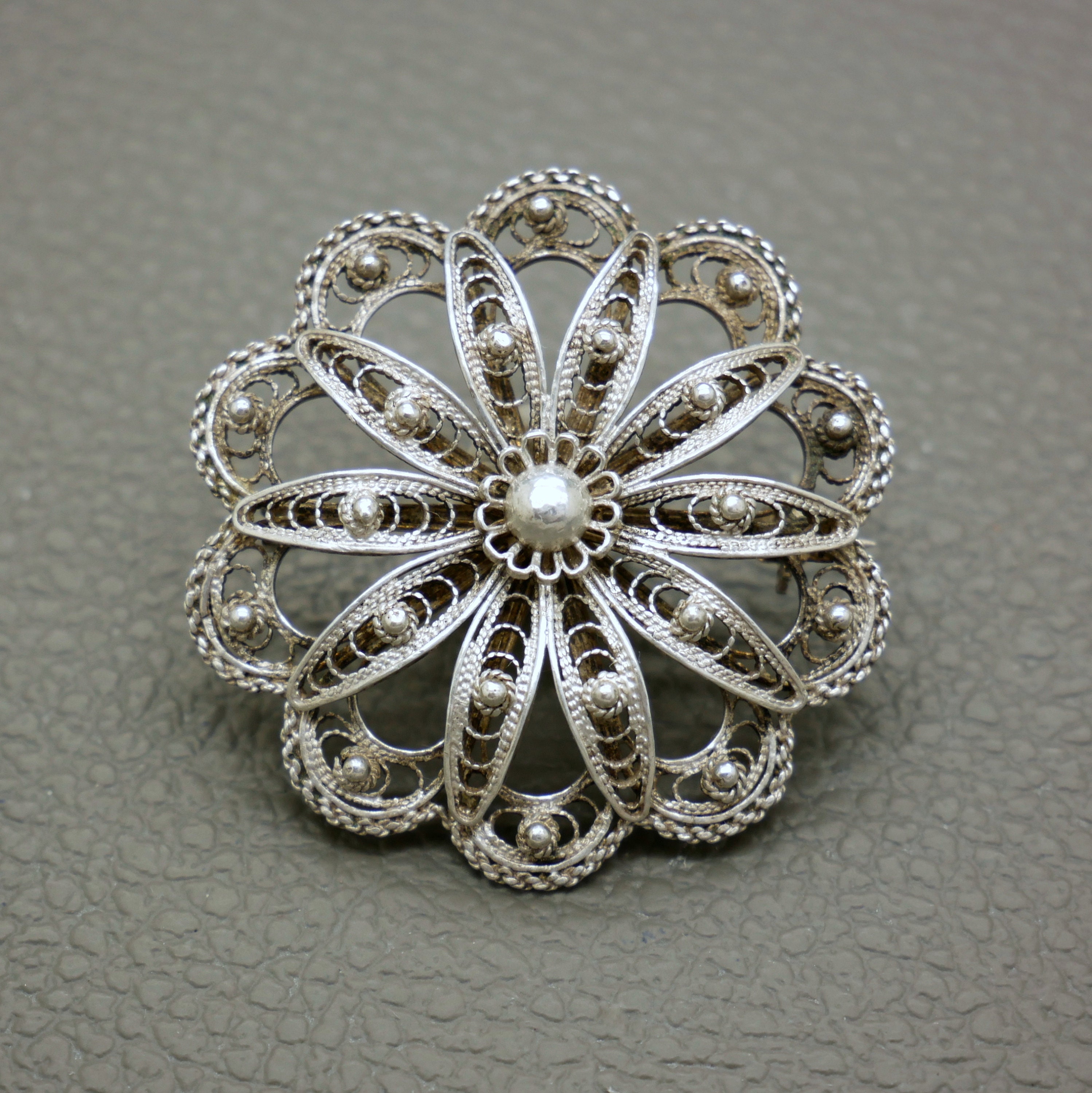 925 Sterling Silver Vintage Symmetalic Floral Cutout Design