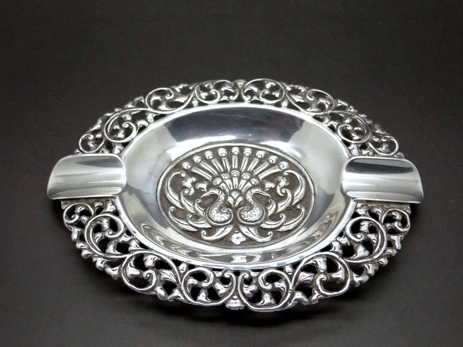 Antike 800 Silber Aschenbecher 53 Gramm Pfau Ornament 1930er Jahre  asiatische Art Deco Yogya handgefertigte Silberarbeit massive Silber Djokja  惹 - .de