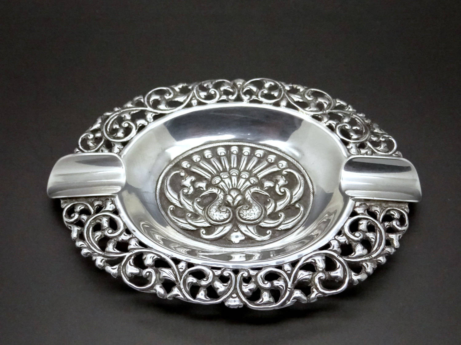 Antike 800 Silber Aschenbecher 53 Gramm Pfau Ornament 1930er Jahre  asiatische Art Deco Yogya handgefertigte Silberarbeit massive Silber Djokja  惹 - .de