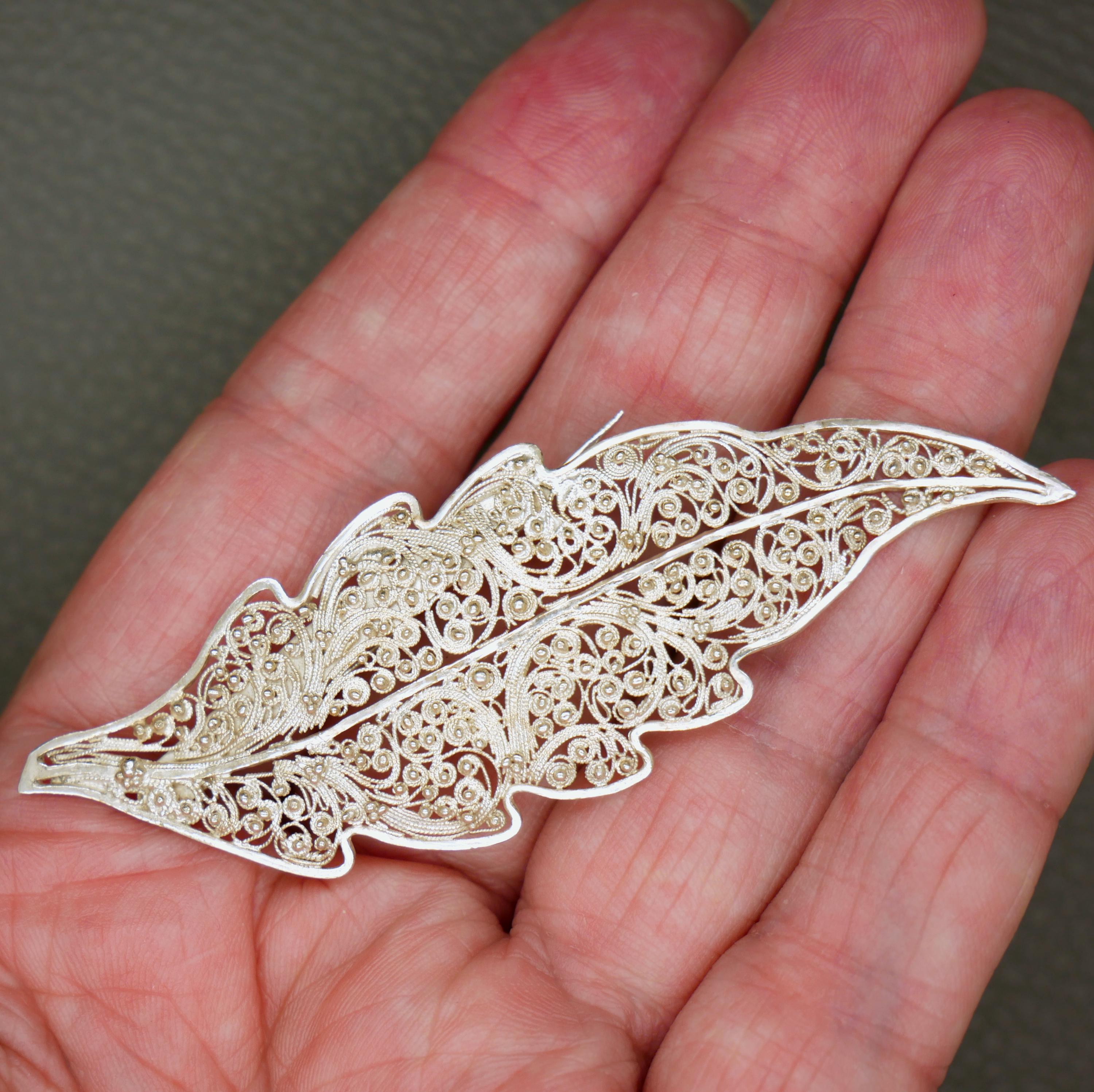 Broche Argent Massif 900 - Motif Feuilles, Baies Et Fruits - Travail Artisanal Filigrane - Occasion/antique