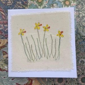 Tarjetas de felicitación florales, telas y puntadas a máquina, interior en blanco