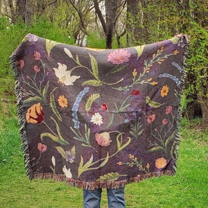 Woven Blanket Flower Picnic  - Decorative Floral Wall Tapestry