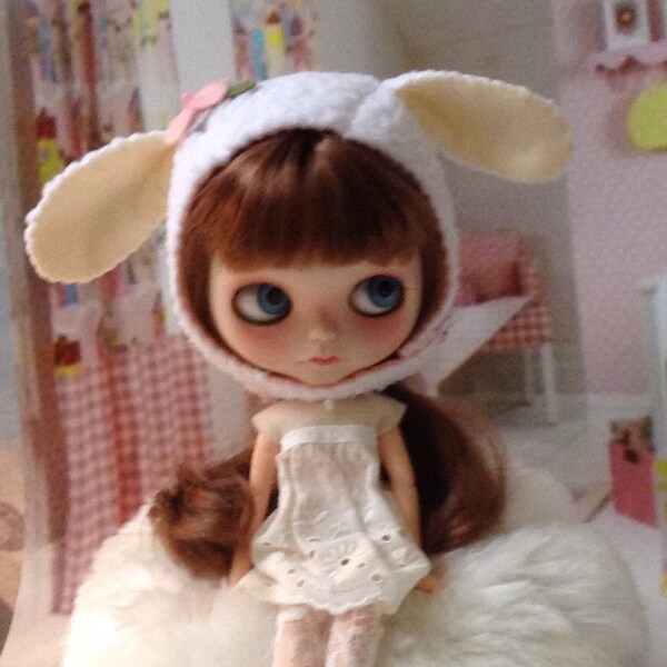 Blythe Doll Bunny helmet / white / with flower