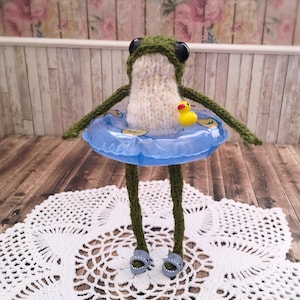 Knitted Frog / wired / posable / art doll / 2nd generation
