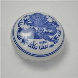 Rode zegel inkt plakken | Rode Cinnabar inkt | Blauwe en witte porseleinen kom | 15g | Orientalartmateriaal kalligrafie levering