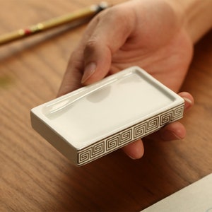 Chinese keramische inktsteen pen houder 13,6x7,7 cm witte kleur 0069 levering orientalartmaterial kalligrafie levering