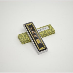 STICK DI PINE Hu Kaiwen Scelta Pino Fuliccare Inchiostro Blocco d'inchiostro - 31g- Fornitura Calligrafia Materiale Orientale