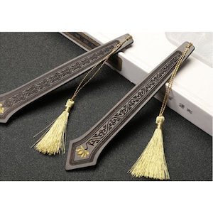 Sandalwood Bookmark: Chinese Style Tassel, Gift Box (2 Pieces)