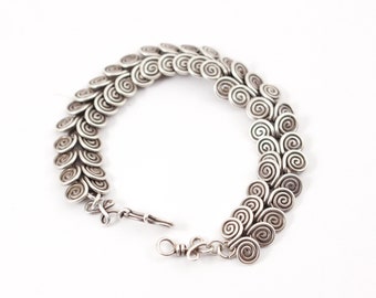 Sterling Silver Dragon scale chain bracelet. Unique design and totally handmade