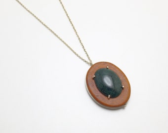 Wood necklace pendant with a dark green Jade