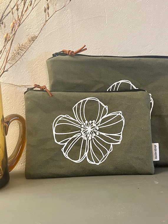 Khaki FLOWER pouch