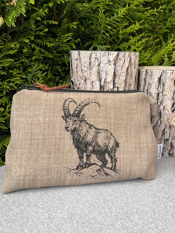 Large IBEQUINT Toiletry Bag