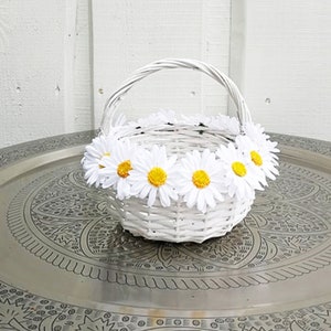 Flower Girl Basket- Wedding White Dasies Flowers Wicker Basket Party Favors Elegant Wedding Decor Country Flower White Daisy Bridal