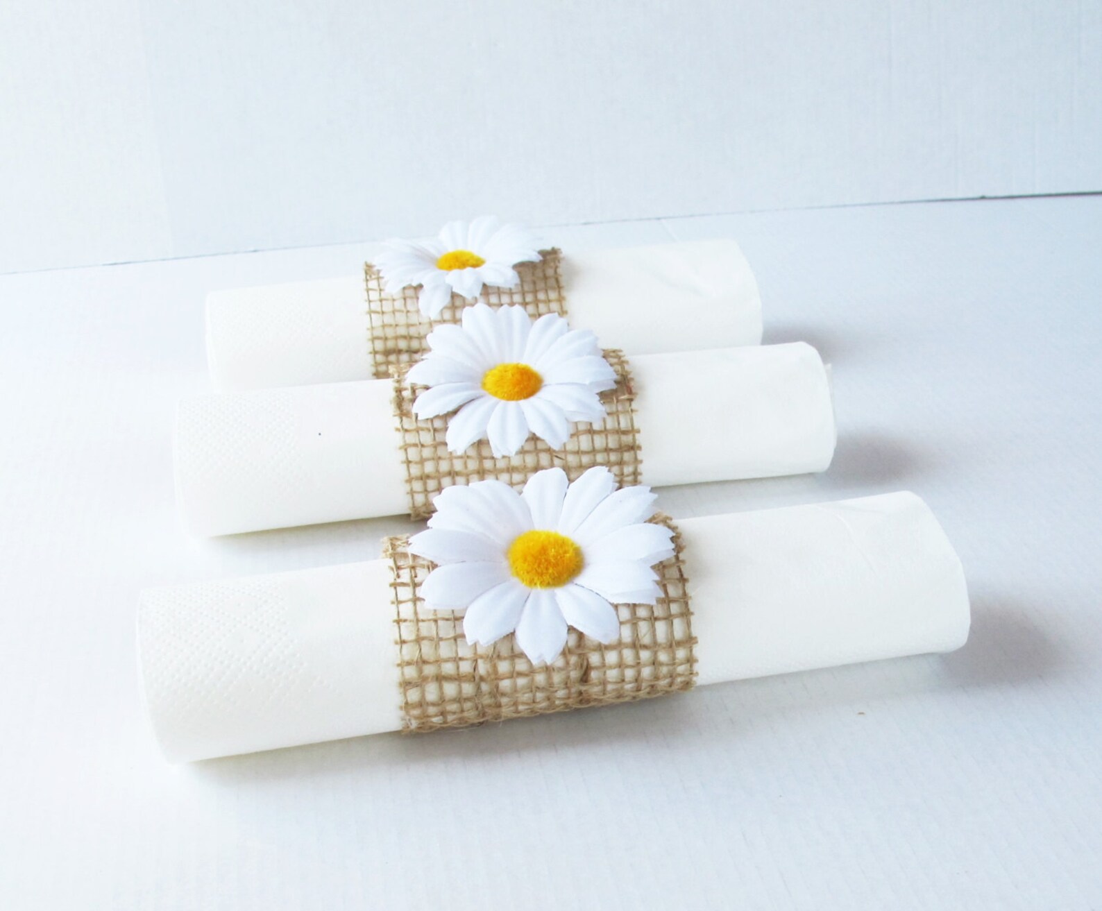 15 Napkin Rings White Daisies Brown Burlap Wedding Party Daisy Etsy