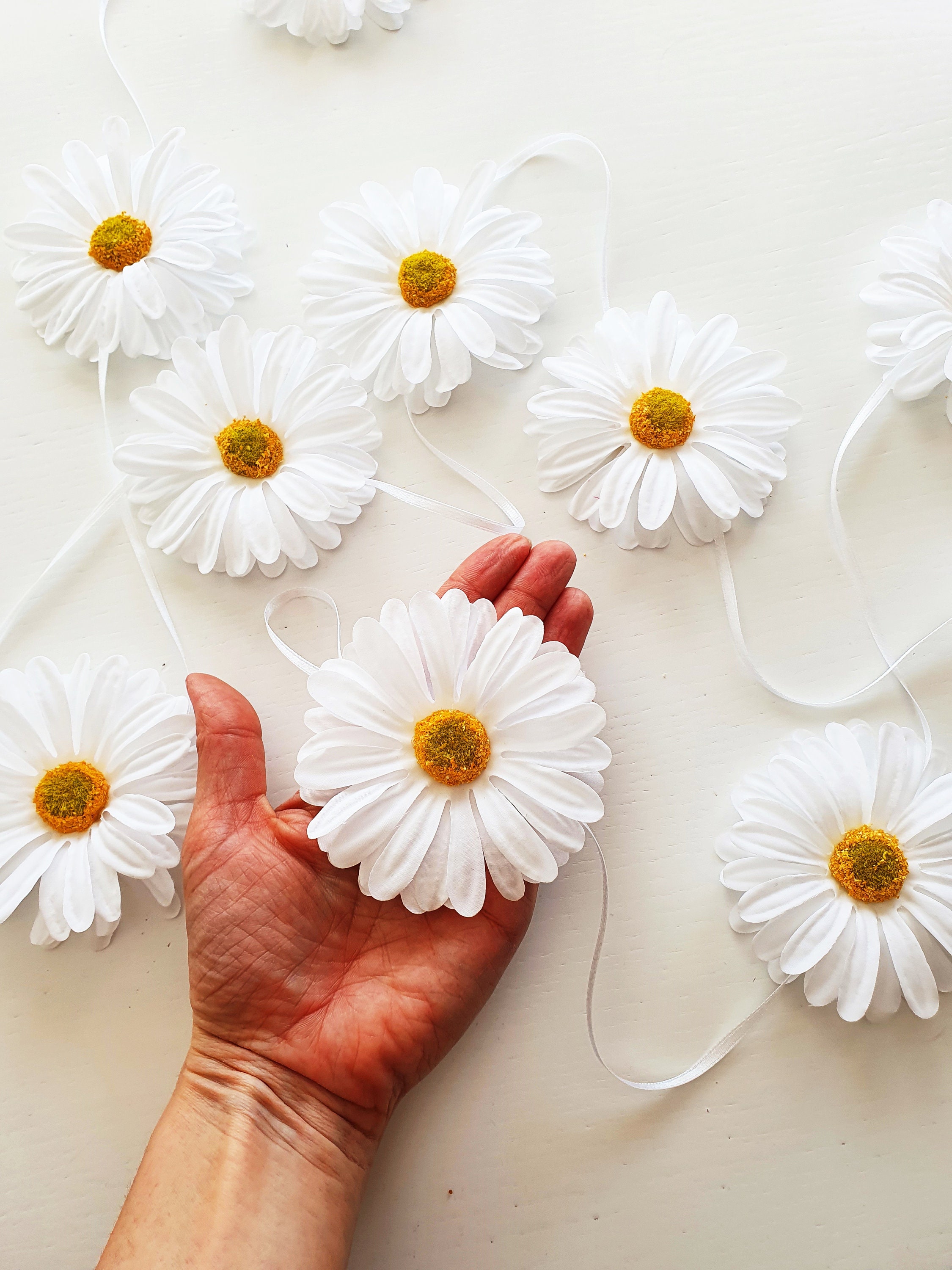 Fiveseasonstuff 2 Bunches of 36cm 14.2 Inches White Artificial Daisy  Flowers & Bouquets, for DIY Floral Arrangement Decoration 