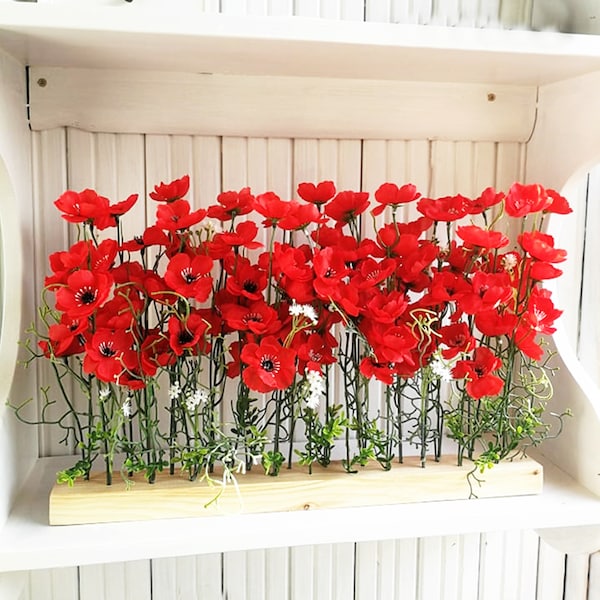 Décoration de coquelicots rouges sur un socle en bois naturel, décoration de gros coquelicots en soie et d'anémones, centre de table de réception de fleurs en soie, fleurs artificielles