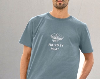 Fueled By Meat Bio-Baumwoll-T-Shirt „Carnivore Steak Lover“ in Steinblau