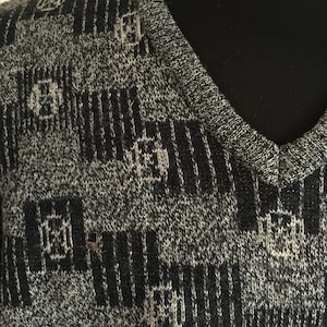 MAGLIONE Vintage ANNI &#39;80 MAGLIONE Pullover Scollo a V Pura Lana Vergine Grigio Nero Manica lunga PULLOVER Retro Unisex