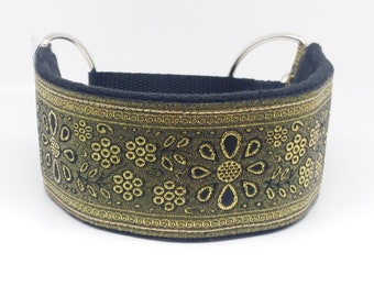Cómodo, suave, dorado y elegante collar martingale para perros. Ancho: 5,5 cm/2,2''. Color: dorado. Ideal para whippets, galgos y lebreles.