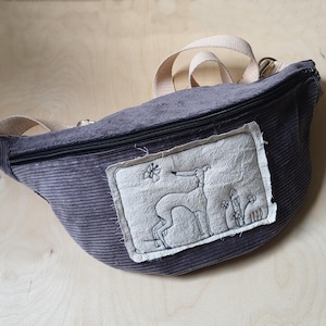 Heuptasje Whippet – Handgemaakte Greyhound-heuptas – Uniek windhond-borduurwerk – Heuptasje Galgo Lurcher Cartoon Dog – Uniek cadeau