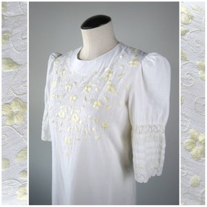 Vintage 1970s Does Edwardian Folk Cotton Dress SIZE M Made in Ecuador Embroidered Pintuck Lace Victorian Prairie Cottagecore Ivory image 6