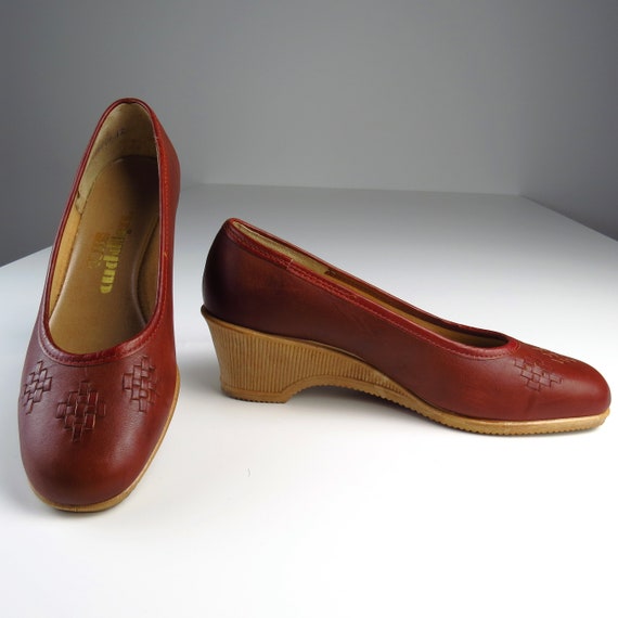 Vintage 1970s Oxblood Leather Wedge Heels - Cobbi… - image 1